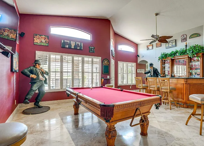 Game Room, Backyard Oasis! Group Getaway Glendale