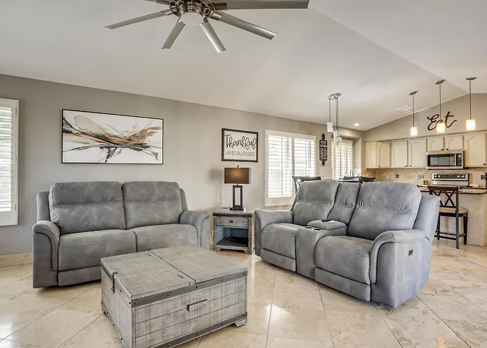 Game Room, Backyard Oasis! Group Getaway Glendale