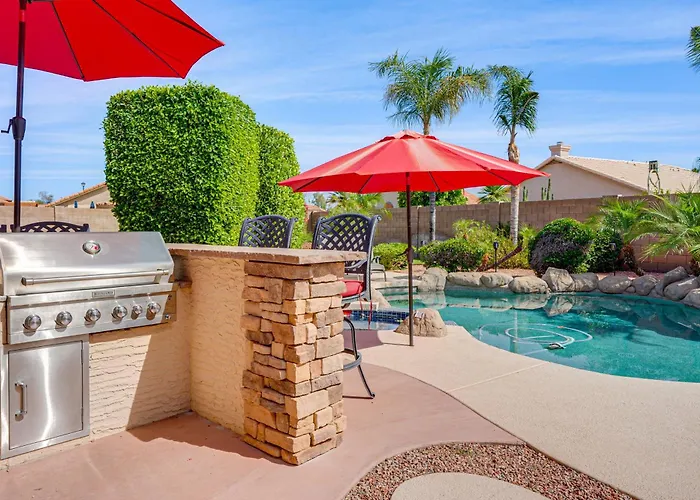 Game Room, Backyard Oasis! Group Getaway Glendale